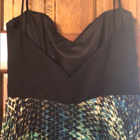 Floor length gown with sweet heart bodice - Picture 4 of 4